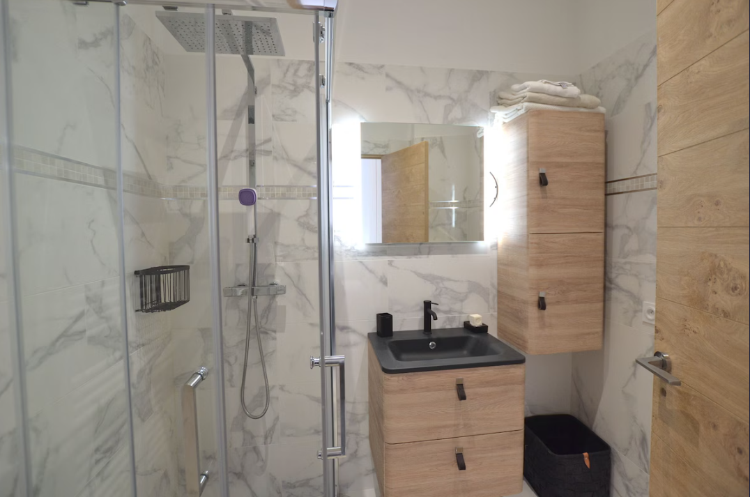 Studio-Monaco-REF7418526